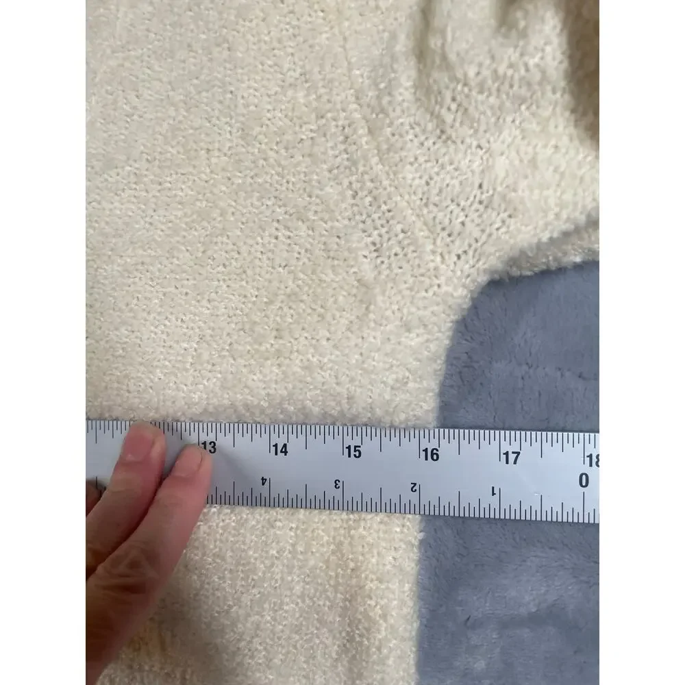 Everlane Teddy Boucle‎ wool blend cream V-neck sweater S minimalist neutral